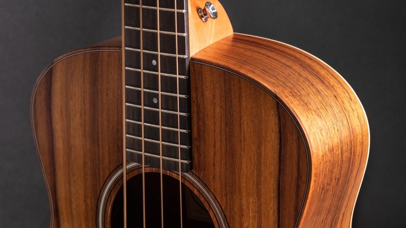 GS Mini-e Koa Bass レイヤード・コア アコースティック・エレクトリック・ギター | Taylor Guitars