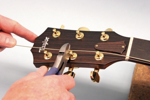 how to change acoustic guitar strings